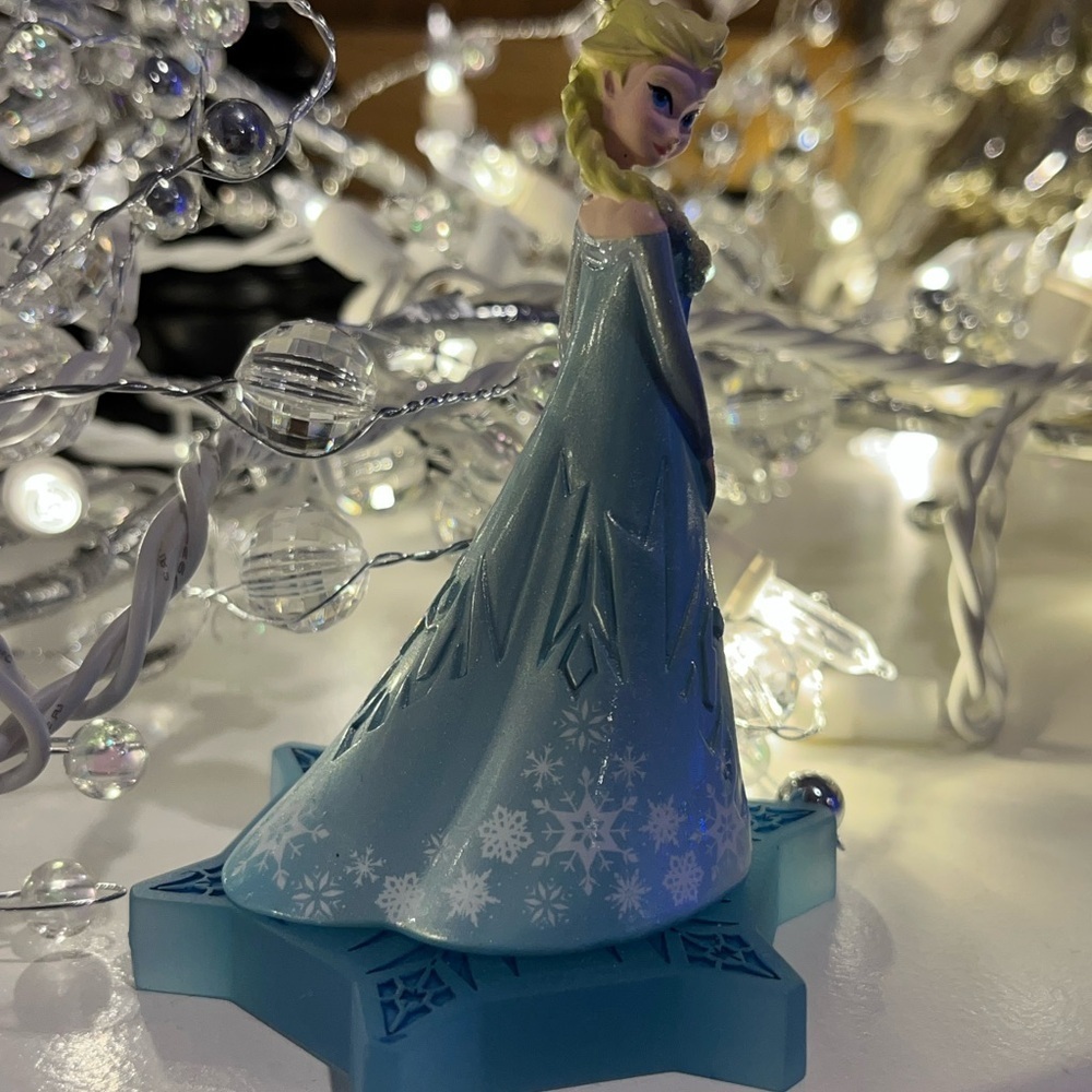 Hallmark Disney Frozen Elsa Ornament - Picture 7 of 7